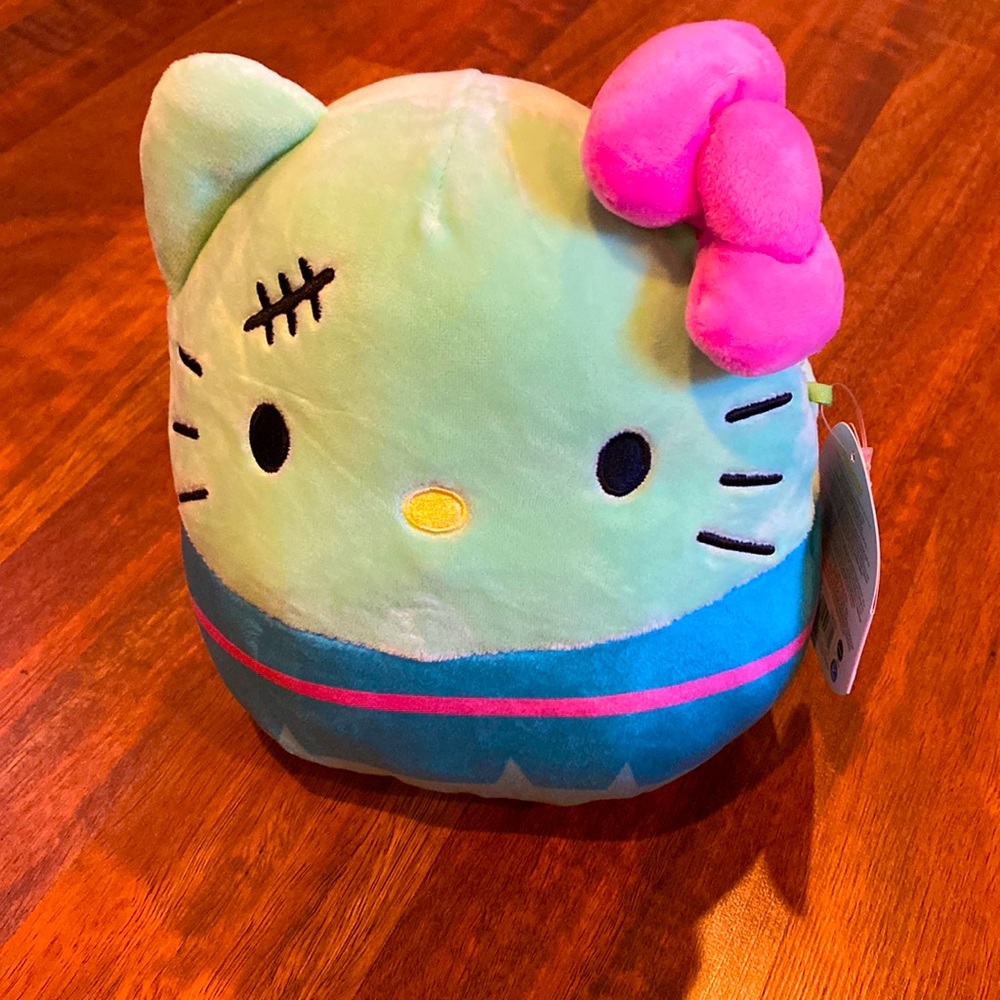 Hello kitty Halloween Squishmallow